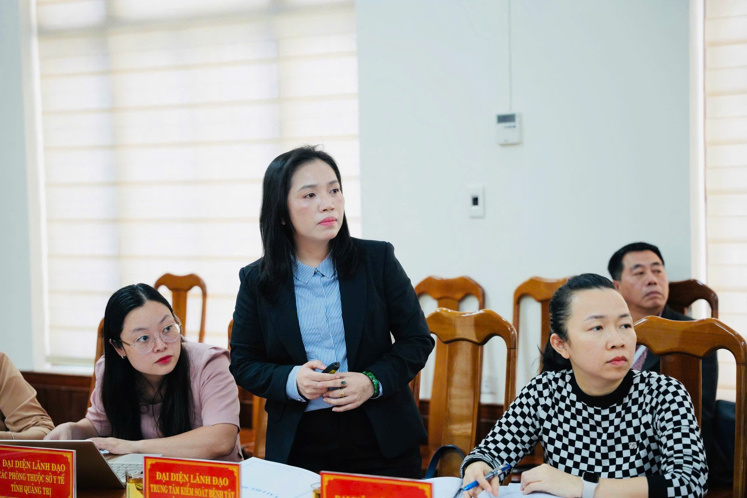 Trung_tâm_kiểm_soát_bệnh_tật_tỉnh_báo_cáo_tình_hình_thực_hiện_chính_sách_pháp_luật_về_phòng_chống_tác_hại_thuốc_lá_chị_Hồng.jpg