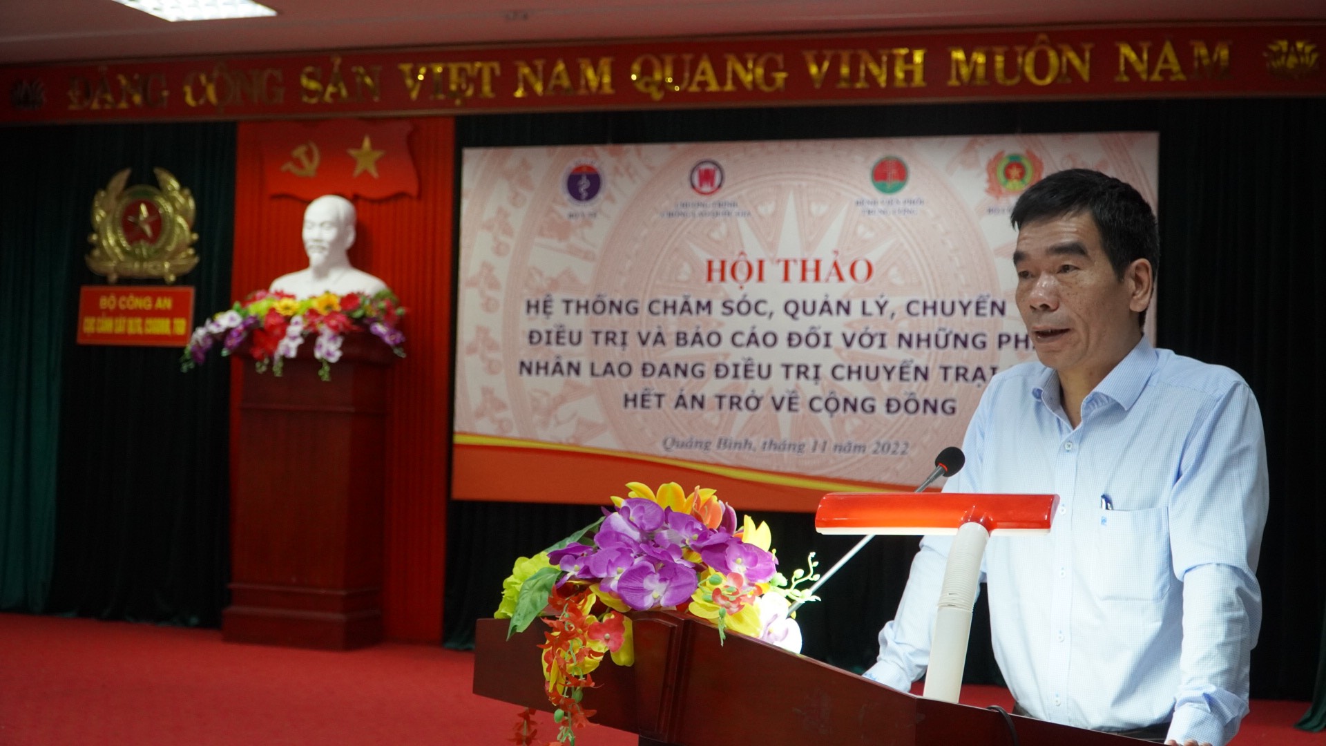 Nguyễn Bình Hoà PGĐ Bệnh viện Phổi Trung Ương phát biểu chỉ đạo tại Hội thảojpg