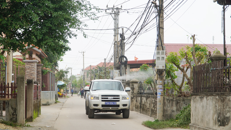 Tập trung phun hóa chất diệt muỗi phòng chống SXH tại các cơ sở giáo dục ở phường Quảng Phúc.7