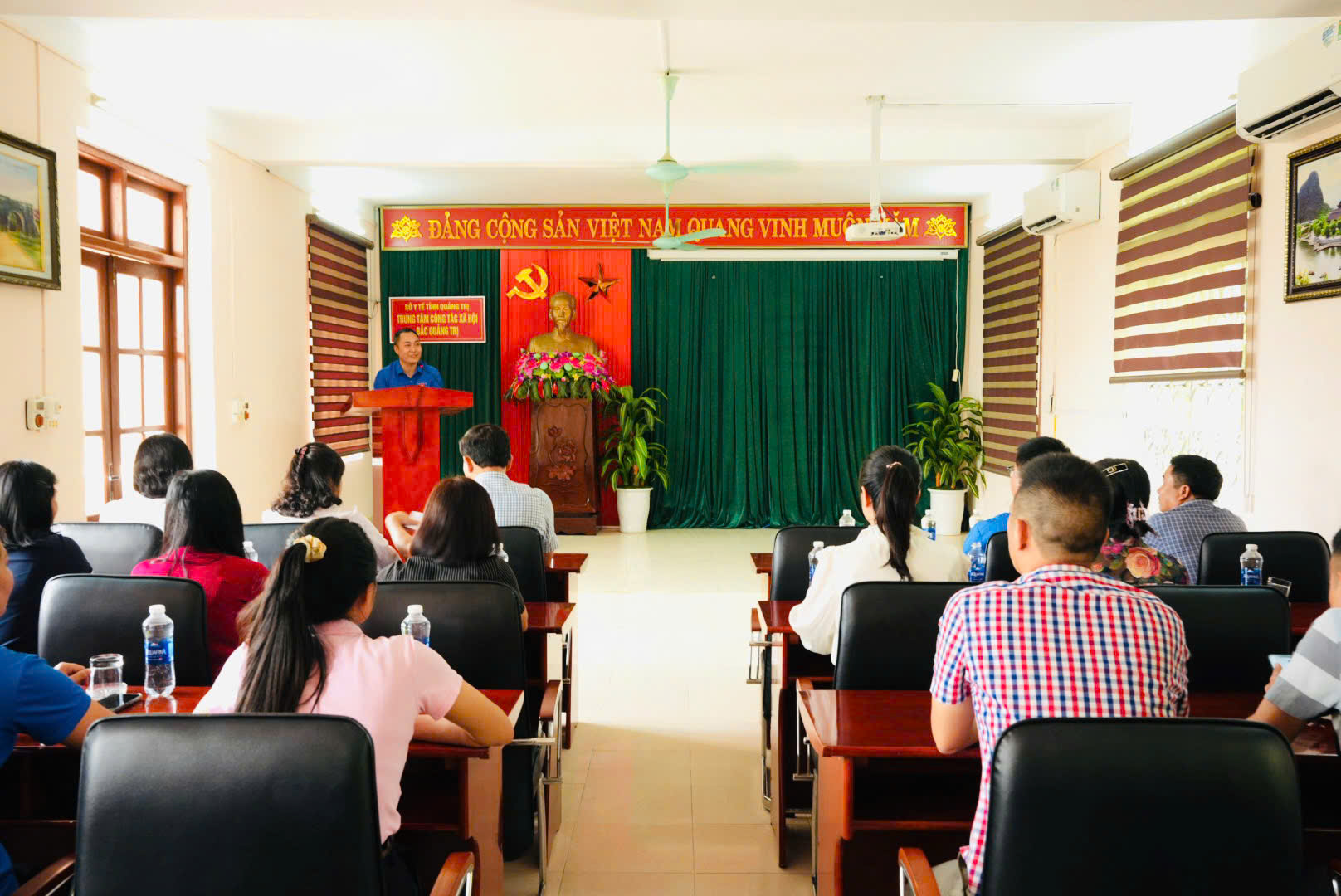 z7726697305053_916c03cLãnh_đạo_Sở_Y_tế_và_Đoàn_Thanh_niên_thăm_động_viên_2_em_Nhi_và_Maya8338bf0d800ee58a9ccaf81f.jpg