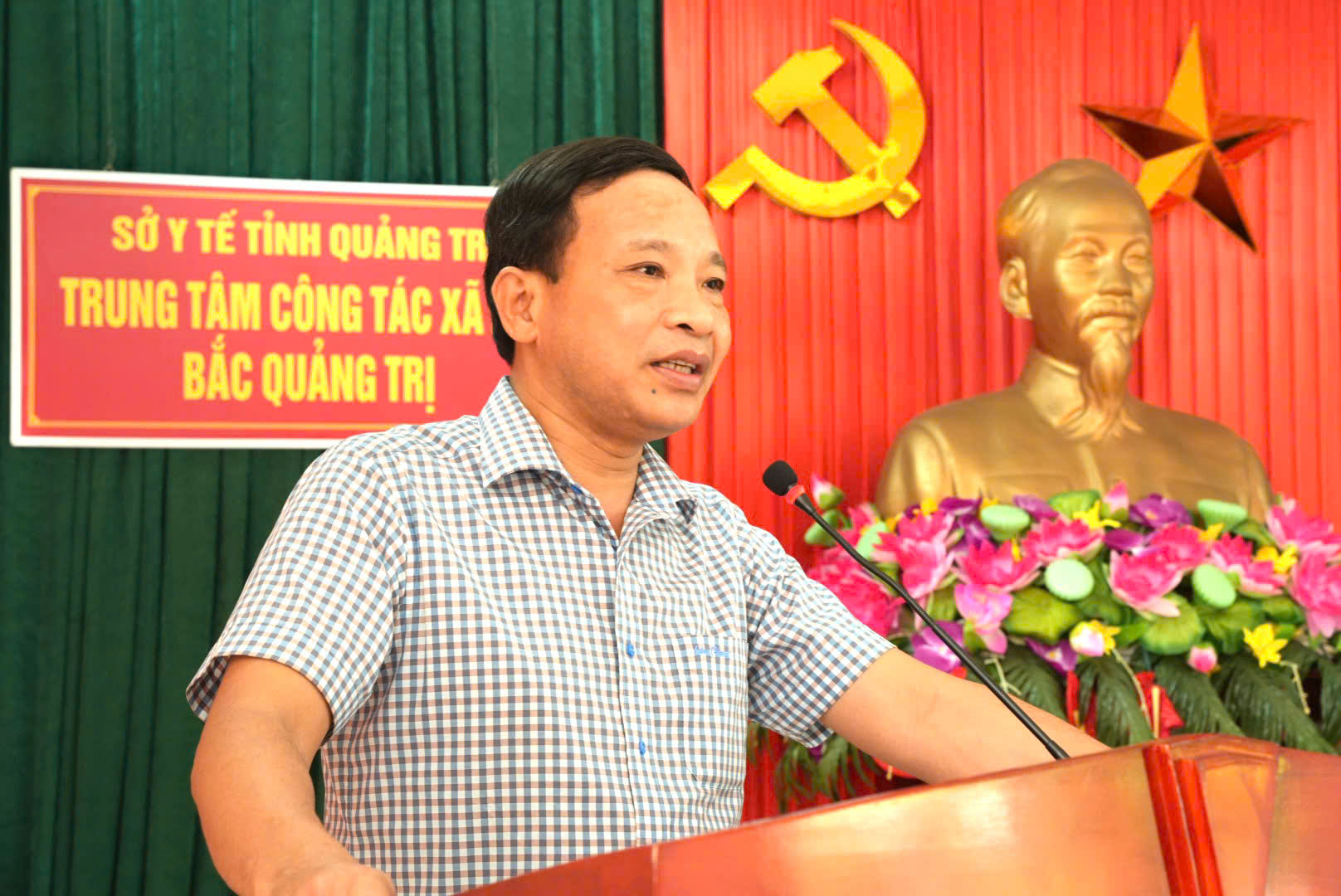 Ông_Hồ_Tân_Cảnh_Phó_Giám_đốc_Sở_Y_tế_phát_biểu_tại_buổi_trao_kinh_phí.jpg