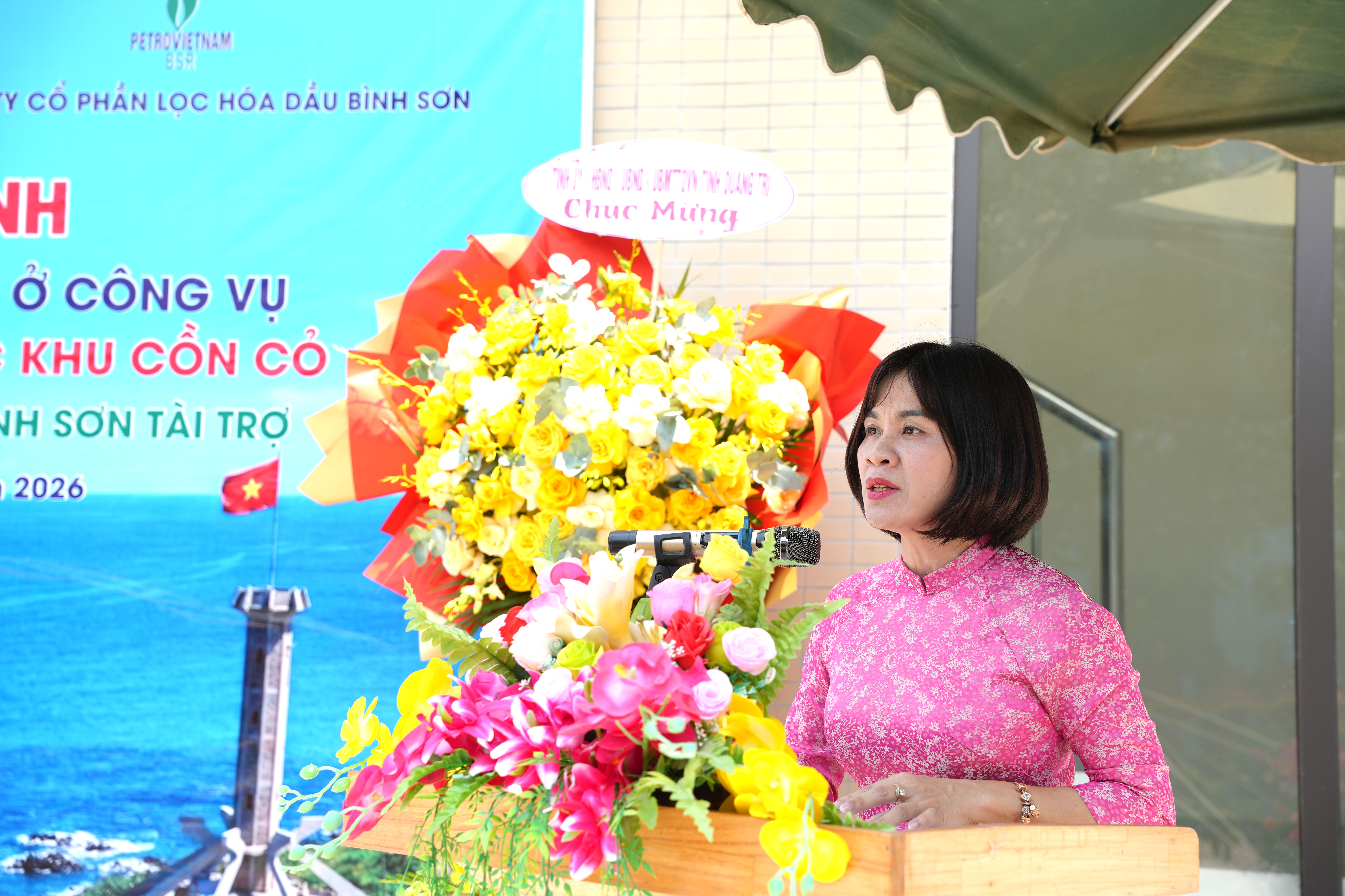Đồng_chí_Diệp_Thị_Minh_Quyết_Tỉnh_ủy_viên_Giám_đốc_Sở_Y_tế_phát_biểu_tại_buổi_lễkfhfifiyde.JPG